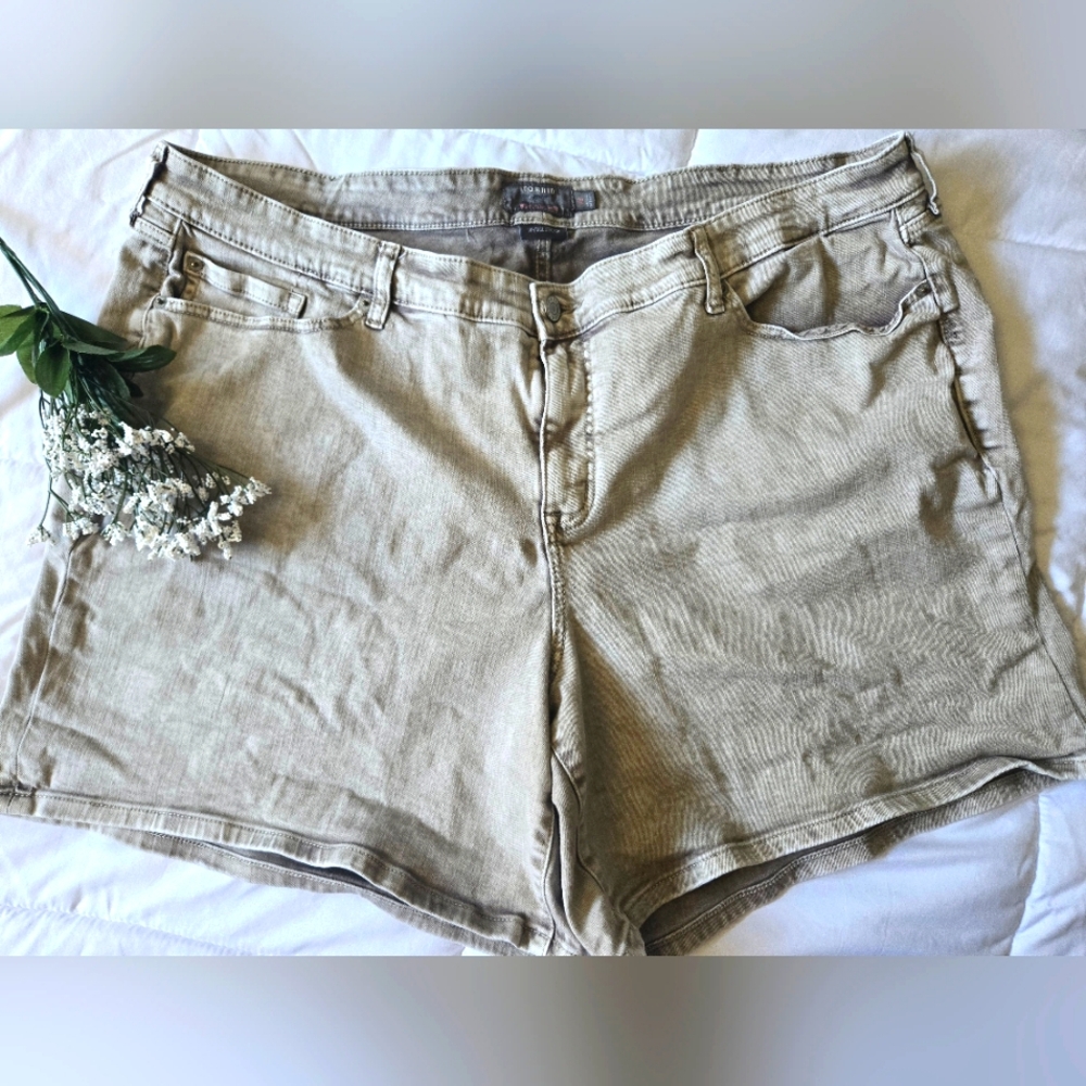 Torrid Tan Womens Plus Size 26 Jean Shorts Relaxed Fit